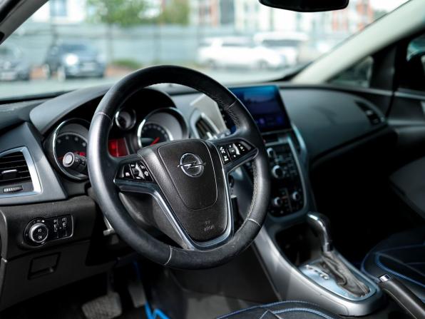 Opel Astra J Рестайлинг с пробегом 2014 года, цена 705 000 рублей, 162800 км, хэтчбек, Автокод Объявления