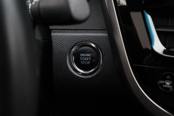 Toyota Camry VIII (XV70) Рестайлинг с пробегом 2023 года, цена 3 850 000 рублей, 21600 км, седан, Автокод Объявления