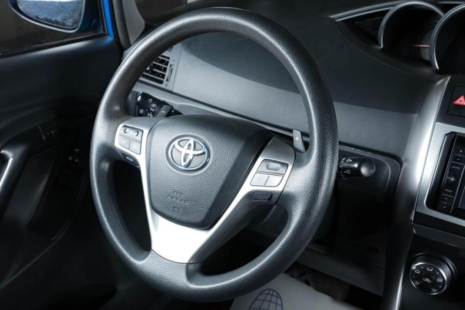 Toyota Verso I Рестайлинг с пробегом 2014 года, цена 1 399 000 рублей, 128000 км, компактвэн, Автокод Объявления
