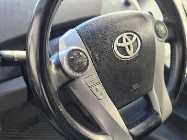Toyota Prius III (XW30) с пробегом 2010 года, цена 969 000 рублей, 300000 км, лифтбек, Автокод Объявления