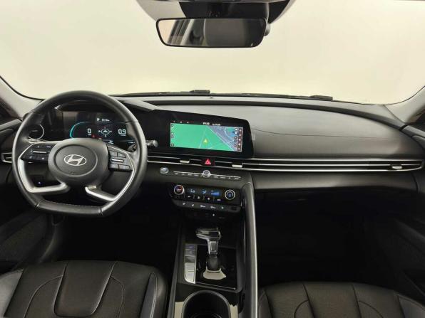 Hyundai Elantra VII (CN7) Рестайлинг с пробегом 2024 года, цена 2 115 000 рублей, 28770 км, седан, Автокод Объявления