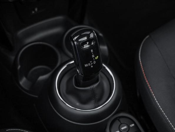 Mini Hatch III (F55/F56) Рестайлинг с пробегом 2020 года, цена 2 399 000 рублей, 22791 км, хэтчбек, Автокод Объявления