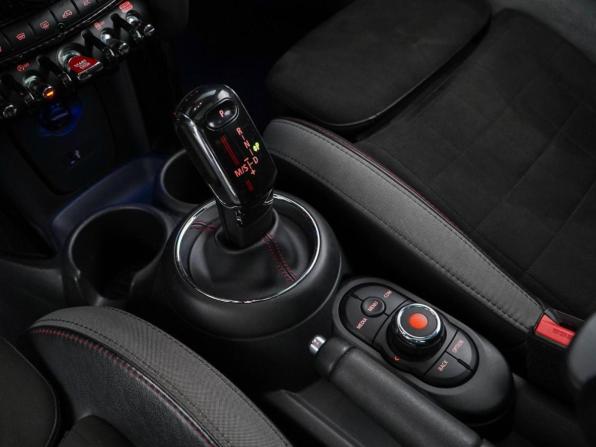 Mini Hatch III (F55/F56) Рестайлинг с пробегом 2019 года, цена 3 049 050 рублей, 119797 км, хэтчбек, Автокод Объявления