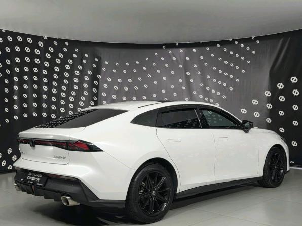 Changan UNI-V I с пробегом 2023 года, цена 2 599 000 рублей, 17406 км, лифтбек, Автокод Объявления