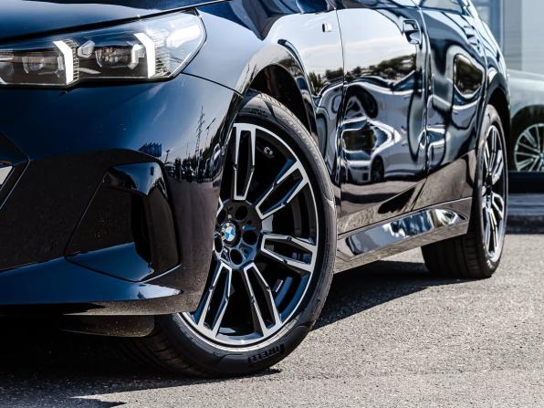 BMW 5 серии VIII (G60/G61/G68) с пробегом 2025 года, цена 8 990 000 рублей, 16 км, седан, Автокод Объявления