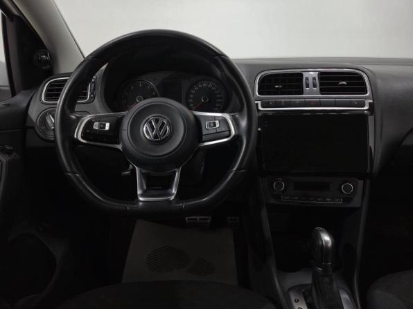 Volkswagen Polo V Рестайлинг с пробегом 2018 года, цена 1 030 000 рублей, 214004 км, седан, Автокод Объявления
