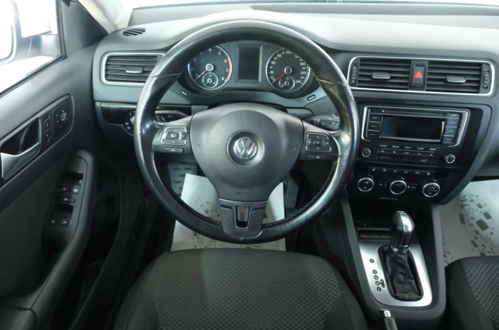 Volkswagen Jetta VI Омск  - изображение 12