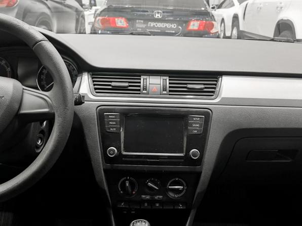 Skoda Rapid I с пробегом 2017 года, цена 1 050 000 рублей, 108000 км, лифтбек, Автокод Объявления