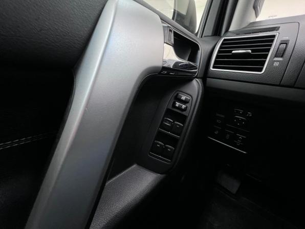 Toyota Land Cruiser Prado 150 Series Рестайлинг 1 с пробегом 2016 года, цена 3 940 000 рублей, 189161 км, внедорожник, Автокод Объявления