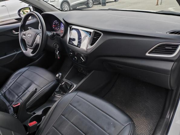 Hyundai Solaris II с пробегом 2017 года, цена 897 000 рублей, 228820 км, седан, Автокод Объявления