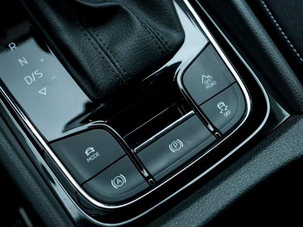 Skoda Karoq I с пробегом 2021 года, цена 2 569 000 рублей, 108411 км, внедорожник, Автокод Объявления
