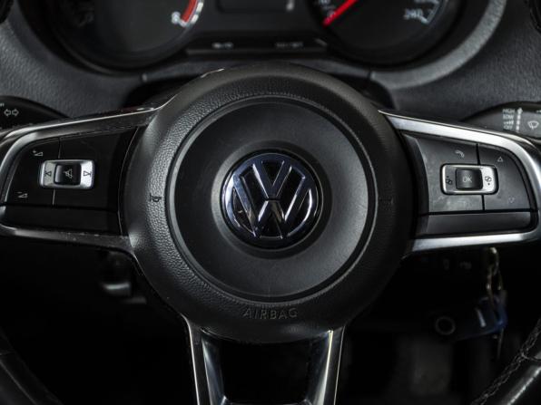 Volkswagen Polo V Рестайлинг с пробегом 2019 года, цена 1 498 000 рублей, 118754 км, седан, Автокод Объявления
