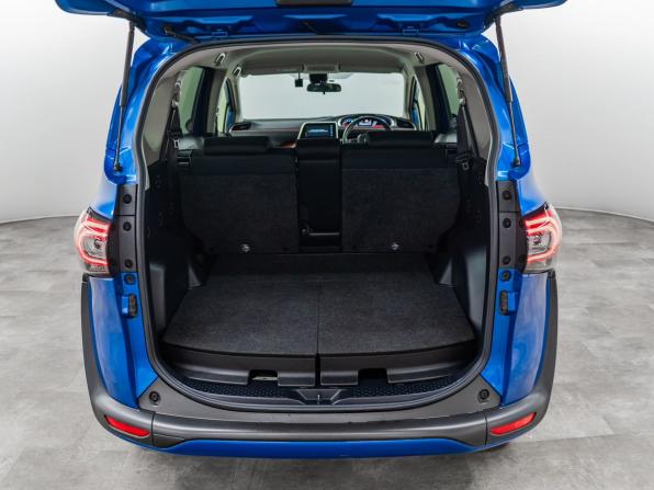 Toyota Sienta II Рестайлинг с пробегом 2019 года, цена 1 700 000 рублей, 10510 км, компактвэн, Автокод Объявления