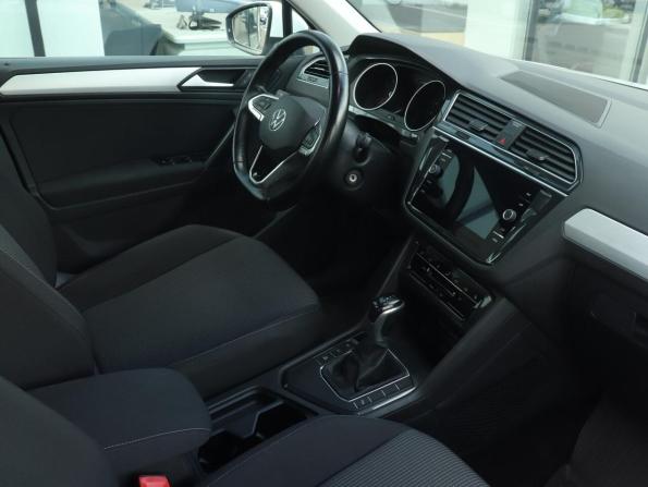 Volkswagen Tiguan II Рестайлинг с пробегом 2021 года, цена 2 572 000 рублей, 106855 км, внедорожник, Автокод Объявления