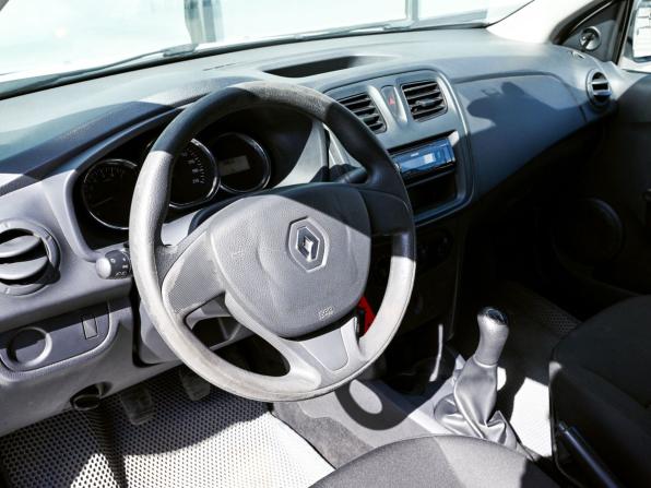 Renault Logan II с пробегом 2017 года, цена 799 000 рублей, 98660 км, седан, Автокод Объявления