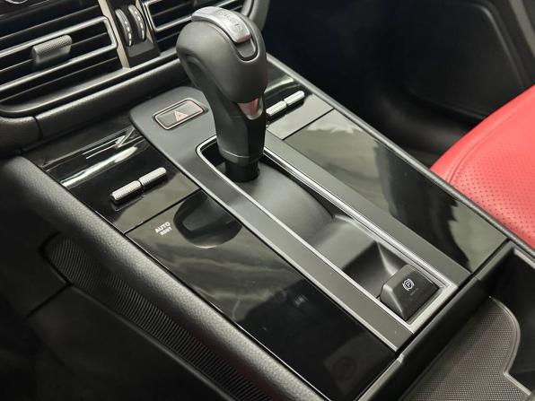 Новый Porsche Macan I Рестайлинг 2 2025 года, цена 9 949 000 рублей, внедорожник, Автокод Объявления