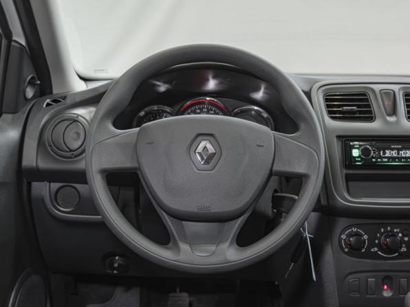 Renault Sandero II с пробегом 2017 года, цена 990 000 рублей, 8138 км, хэтчбек, Автокод Объявления