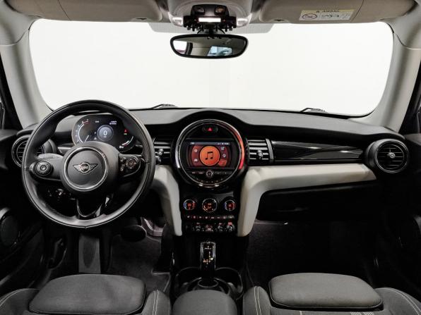 Mini Hatch III (F55/F56) Рестайлинг с пробегом 2021 года, цена 2 950 000 рублей, 65664 км, хэтчбек, Автокод Объявления