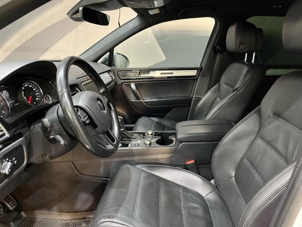 Volkswagen Touareg II Рестайлинг с пробегом 2018 года, цена 3 370 000 рублей, 159070 км, внедорожник, Автокод Объявления