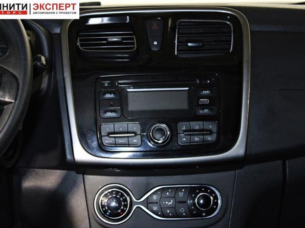 Renault Logan II с пробегом 2016 года, цена 867 000 рублей, 140134 км, седан, Автокод Объявления