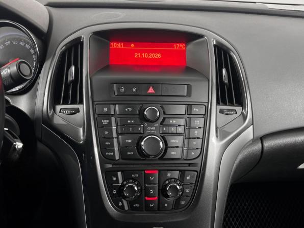 Opel Astra J Рестайлинг с пробегом 2013 года, цена 899 900 рублей, 181796 км, седан, Автокод Объявления