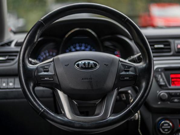 Kia Rio III Рестайлинг с пробегом 2015 года, цена 944 000 рублей, 127288 км, седан, Автокод Объявления