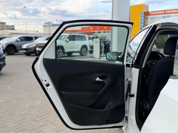 Volkswagen Polo V Рестайлинг с пробегом 2015 года, цена 850 000 рублей, 135935 км, седан, Автокод Объявления