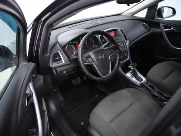 Opel Astra J Рестайлинг с пробегом 2013 года, цена 650 000 рублей, 236954 км, седан, Автокод Объявления
