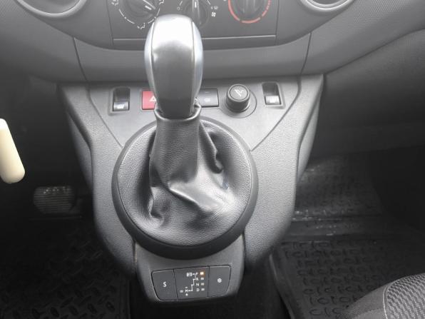 Peugeot Partner II Рестайлинг 2 с пробегом 2022 года, цена 1 675 000 рублей, 182506 км, компактвэн, Автокод Объявления