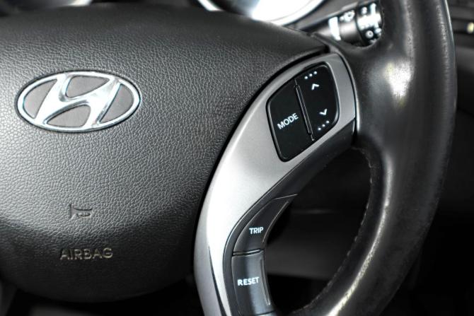 Hyundai Elantra V (MD) Рестайлинг с пробегом 2015 года, цена 959 000 рублей, 282000 км, седан, Автокод Объявления