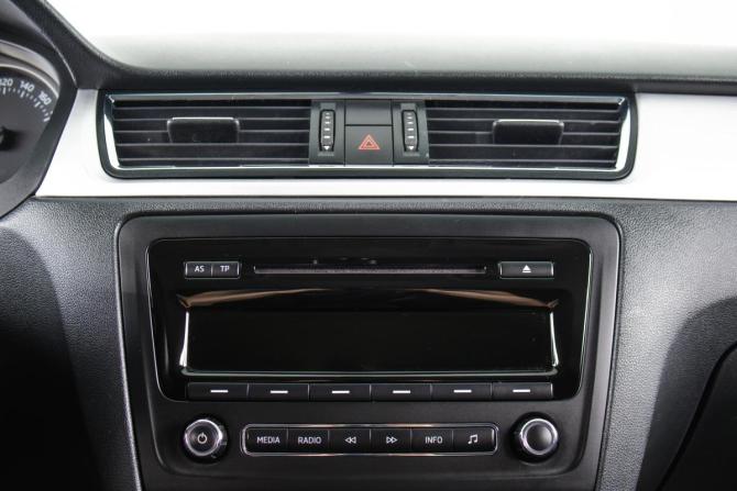 Skoda Rapid I с пробегом 2015 года, цена 959 000 рублей, 171000 км, лифтбек, Автокод Объявления