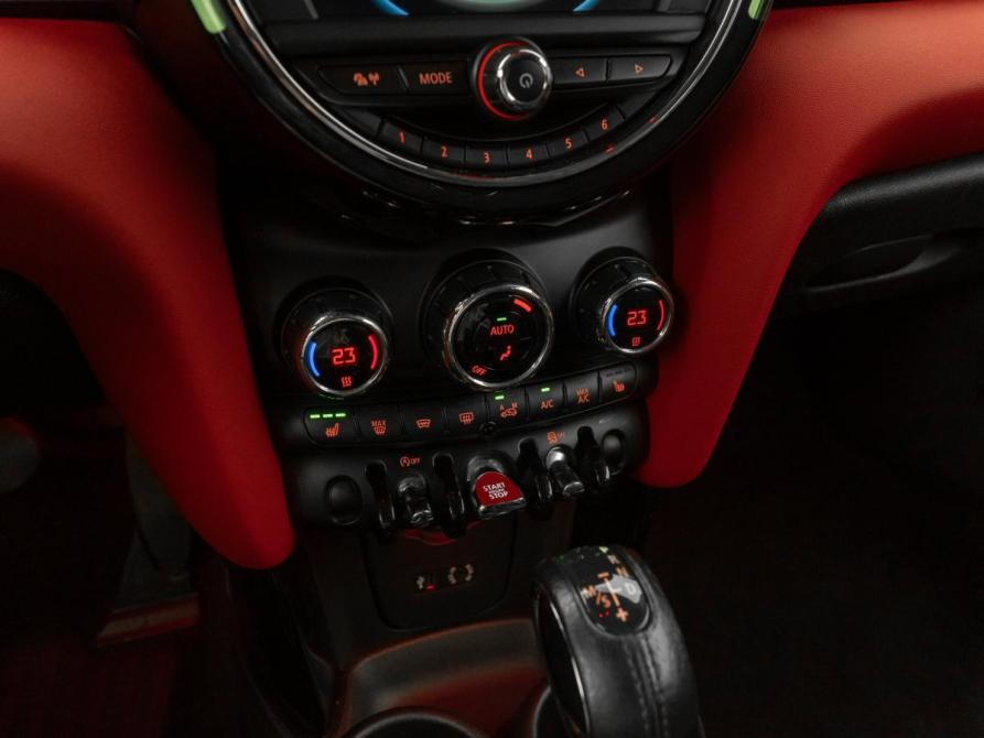 Mini Hatch III (F55/F56) Москва  - изображение 18