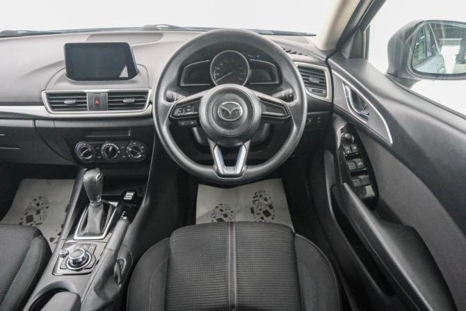 Mazda Axela III Рестайлинг с пробегом 2017 года, цена 1 329 000 рублей, 164040 км, седан, Автокод Объявления