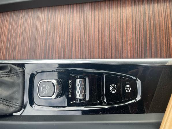 Volvo XC60 II с пробегом 2020 года, цена 3 393 000 рублей, 152742 км, внедорожник, Автокод Объявления