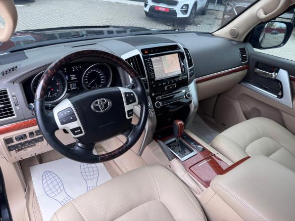 Toyota Land Cruiser 200 Series Рестайлинг 1 с пробегом 2012 года, цена 3 250 000 рублей, 271421 км, внедорожник, Автокод Объявления
