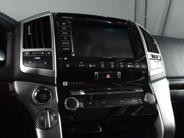 Toyota Land Cruiser 200 Series Рестайлинг 1 с пробегом 2014 года, цена 3 785 995 рублей, 400279 км, внедорожник, Автокод Объявления