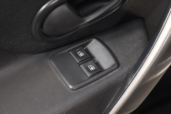 Renault Sandero II Рестайлинг с пробегом 2019 года, цена 1 049 000 рублей, 45000 км, хэтчбек, Автокод Объявления