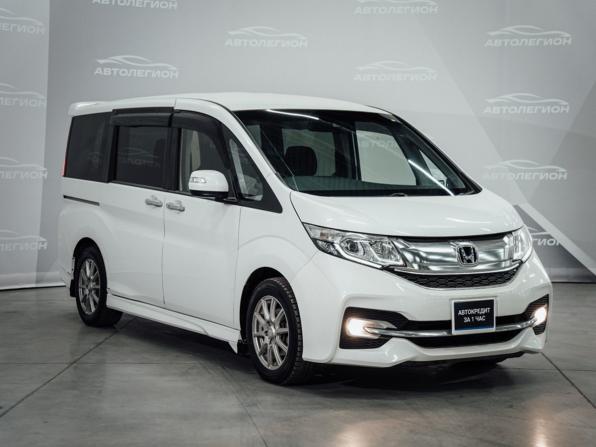 Honda Stepwgn V с пробегом 2015 года, цена 1 890 000 рублей, 92900 км, минивэн, Автокод Объявления