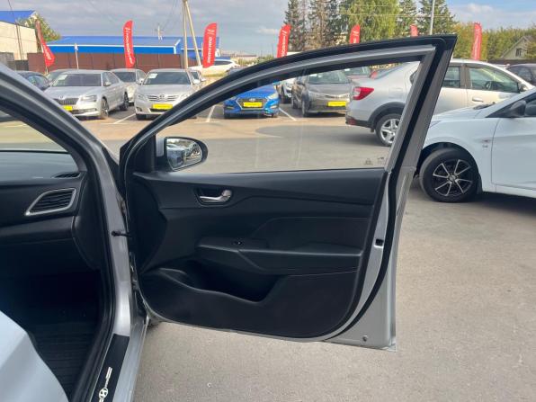 Hyundai Solaris II с пробегом 2017 года, цена 1 130 000 рублей, 146885 км, седан, Автокод Объявления