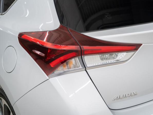 Toyota Auris II Рестайлинг с пробегом 2015 года, цена 1 297 000 рублей, 77633 км, хэтчбек, Автокод Объявления