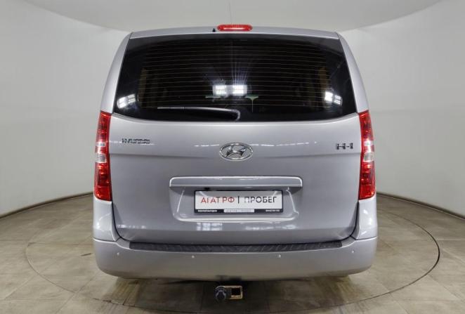 Hyundai H-1 II с пробегом 2015 года, цена 1 640 000 рублей, 352777 км, минивэн, Автокод Объявления