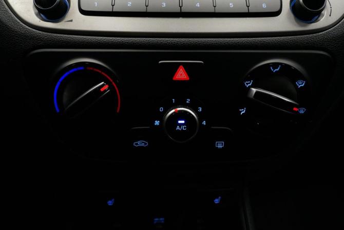 Hyundai Solaris II Рестайлинг с пробегом 2021 года, цена 1 365 000 рублей, 180000 км, седан, Автокод Объявления