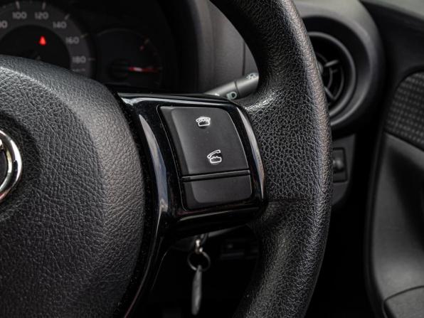 Toyota Vitz III (XP130) Рестайлинг 2 с пробегом 2019 года, цена 1 050 000 рублей, 44424 км, хэтчбек, Автокод Объявления