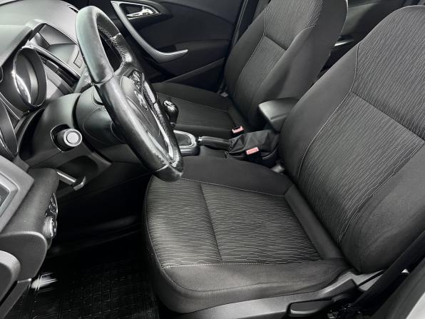 Opel Astra J Рестайлинг с пробегом 2014 года, цена 900 000 рублей, 167700 км, хэтчбек, Автокод Объявления