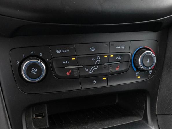 Ford Focus III Рестайлинг с пробегом 2015 года, цена 950 000 рублей, 159786 км, хэтчбек, Автокод Объявления