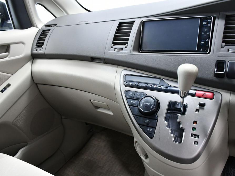 Toyota ISis I Рестайлинг Новосибирск  - изображение 15