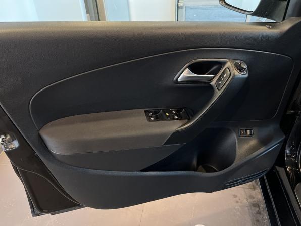 Volkswagen Polo V с пробегом 2014 года, цена 850 000 рублей, 98844 км, седан, Автокод Объявления