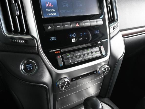 Toyota Land Cruiser 200 Series Рестайлинг 2 с пробегом 2018 года, цена 6 890 000 рублей, 244990 км, внедорожник, Автокод Объявления