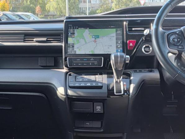 Honda Stepwgn V Рестайлинг с пробегом 2018 года, цена 2 395 000 рублей, 148276 км, минивэн, Автокод Объявления