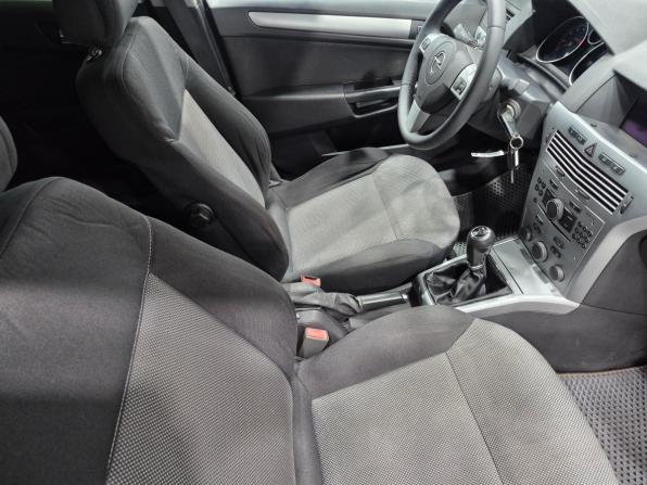 Opel Astra H Рестайлинг с пробегом 2011 года, цена 570 000 рублей, 245265 км, седан, Автокод Объявления